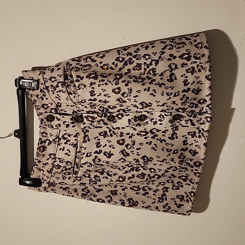 Maurices Leopard Print mini skirt, size 8